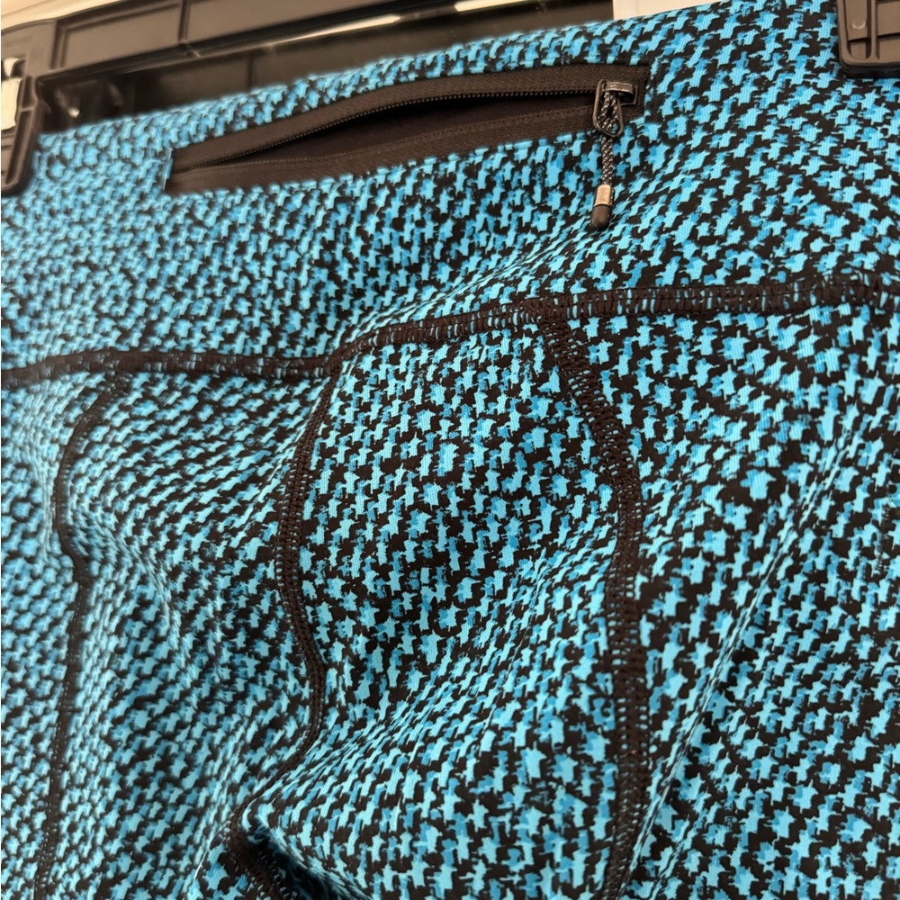 Lululemon - Picture 5 of 6